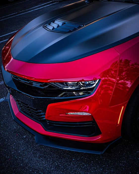 Front end of a Chevrolet Camaro with Concept SMD Sidemarkers installed.