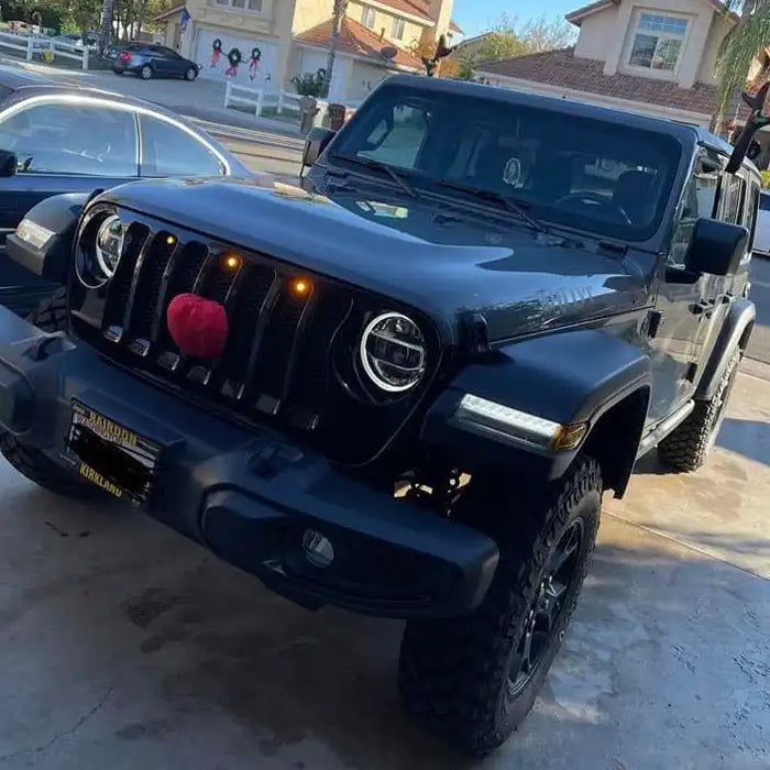 Front end of a Jeep Wrangler with amber LED Grill Light Kit installed.