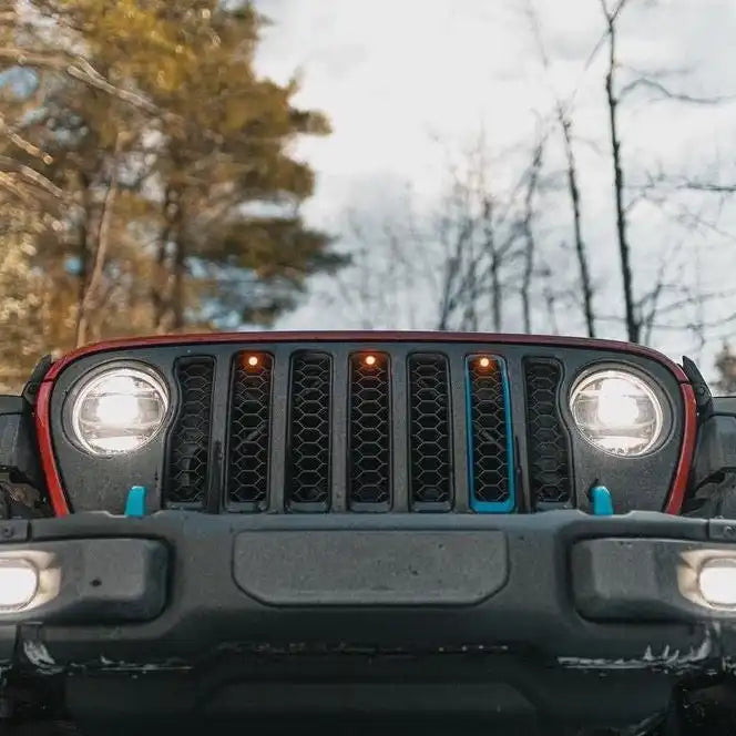 Front end of a Jeep Wrangler JL with amber Pre-Runner Style LED Grill Light Kit installed.