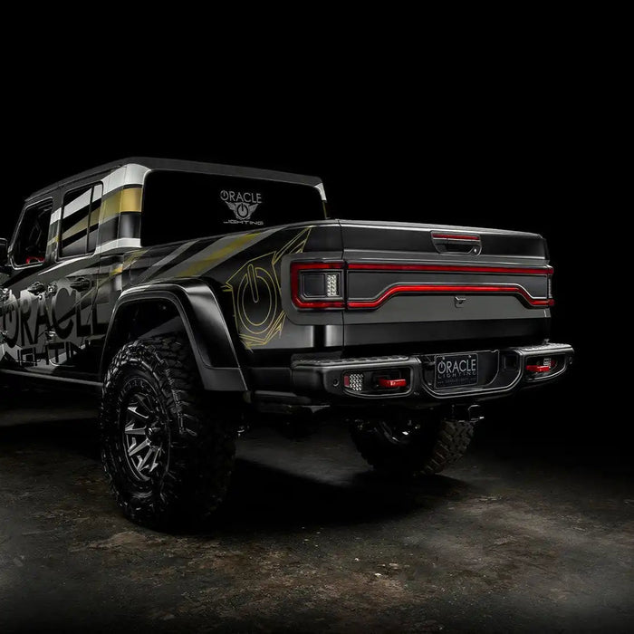 Three quarters view of Jeep Gladiator JT with Racetrack Tailgate turned off