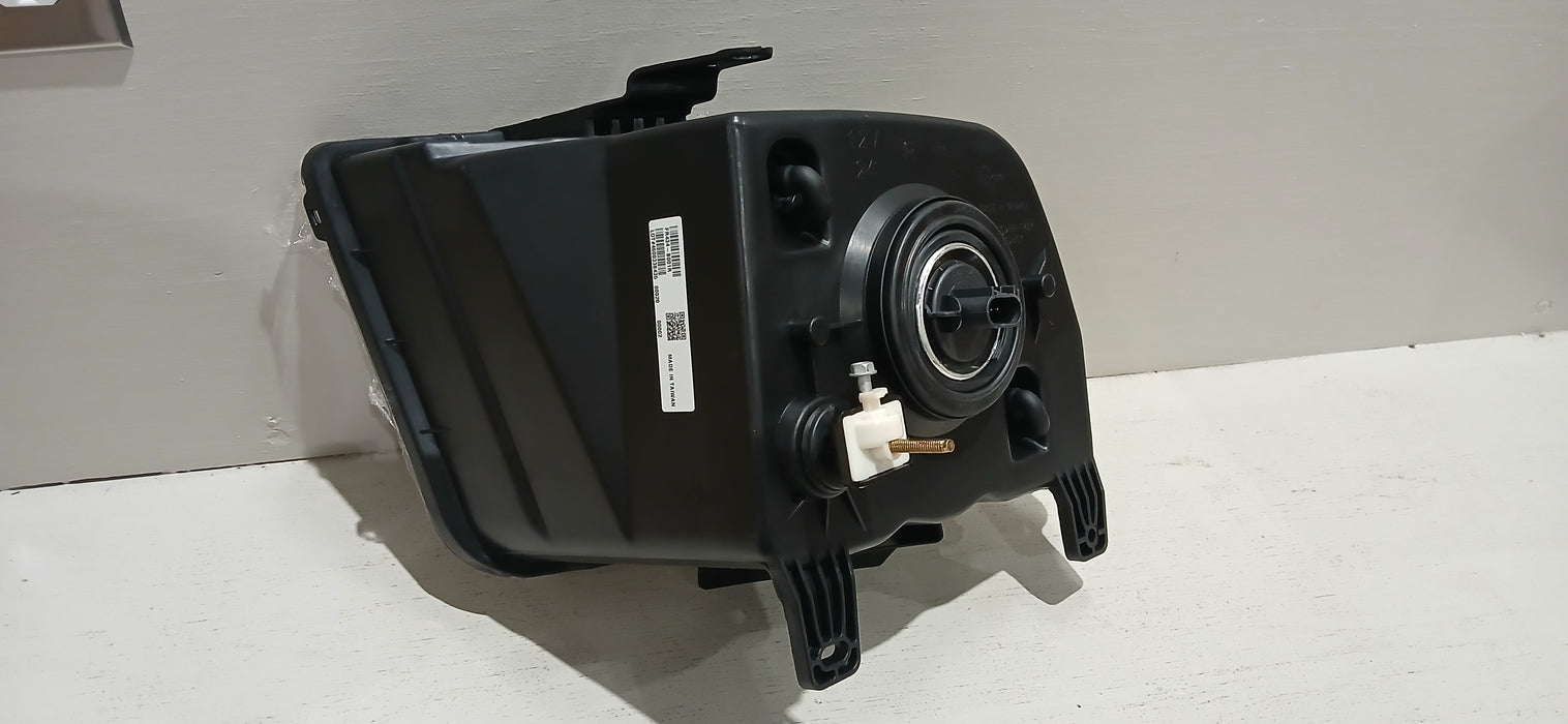 05-06 Ford Mustang HL Halogen - RH | ORACLE Outlet | GRADE A