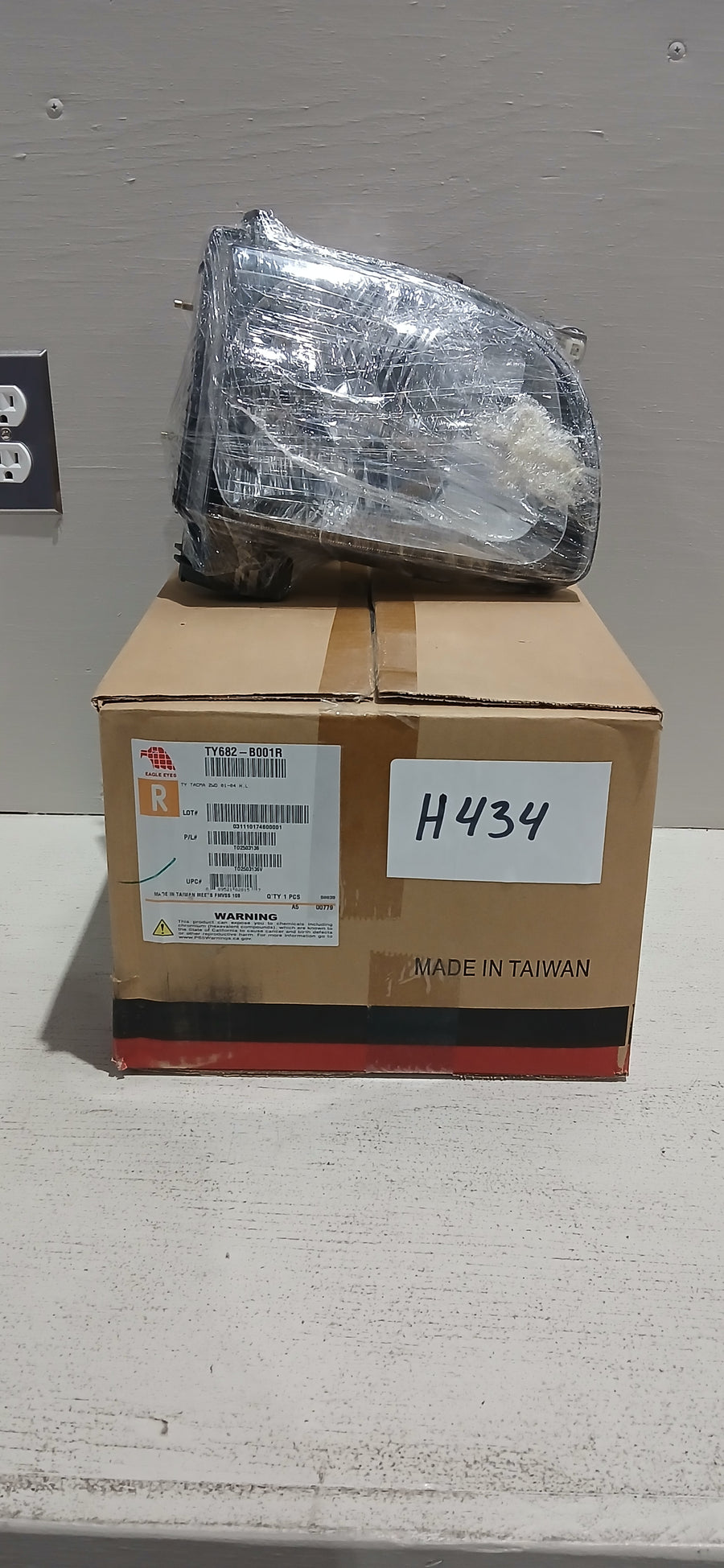 TY TACMA 2WD 01-04 H.L. | ORACLE Outlet | GRADE B