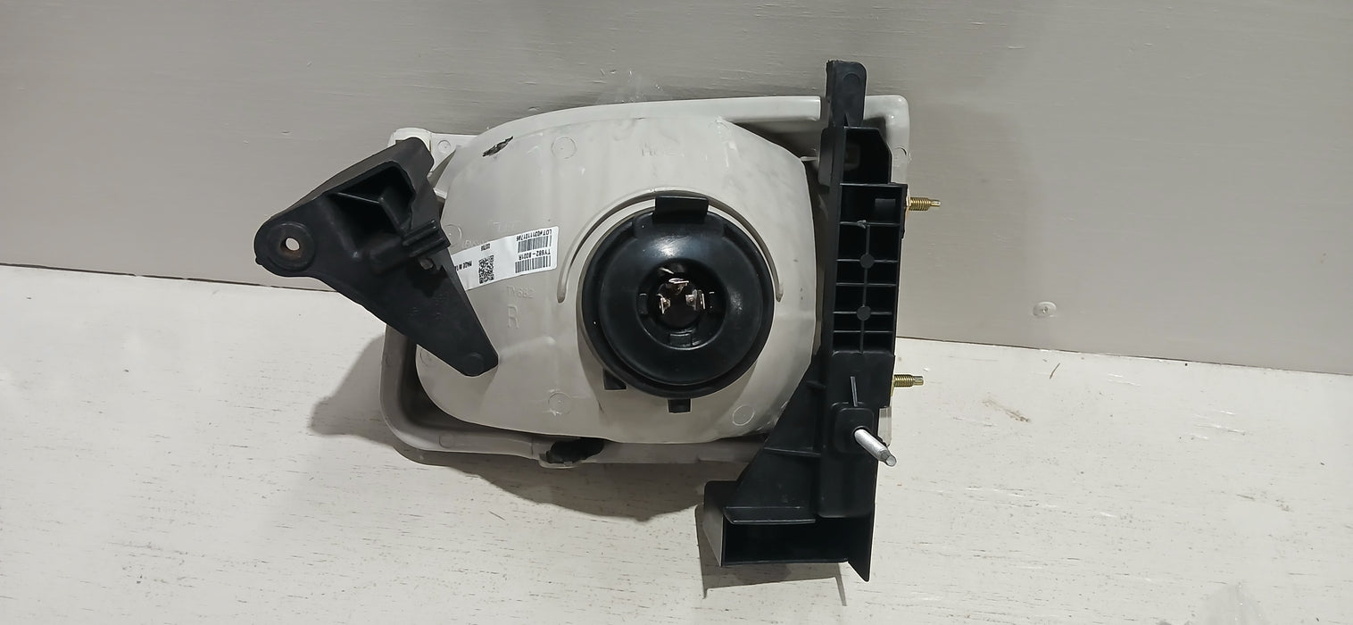 TY TACMA 2WD 01-04 H.L. | ORACLE Outlet | GRADE B