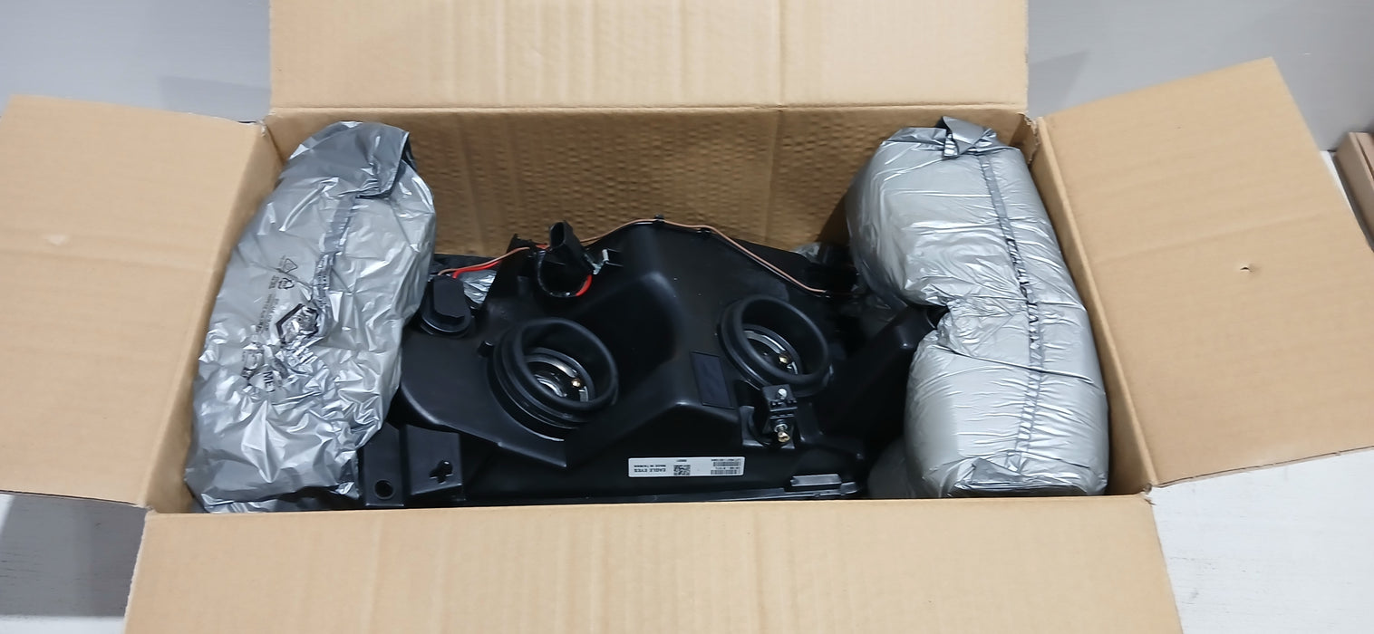 05-10 Dodge Charger Headlight Left (BLACK HOUSING) | ORACLE Outlet | GRADE B