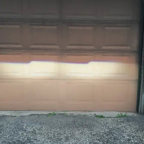 Demonstration of the sharp cutoff line from the 7" Oculus Headlights.