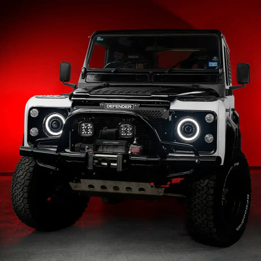 Front view of a Defender with 7" Oculus Headlights installed.