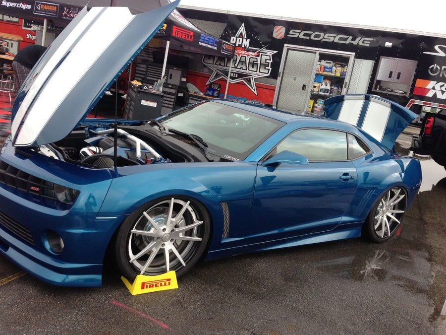 Three quarters view of a Chevrolet Camaro with Concept Side Mirrors installed.