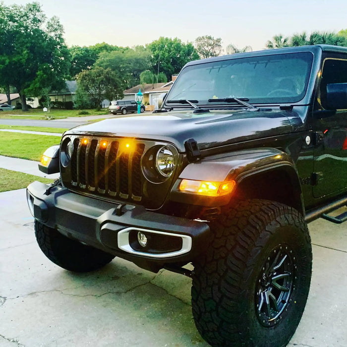Front end of a Jeep Wrangler with amber LED Grill Light Kit installed.