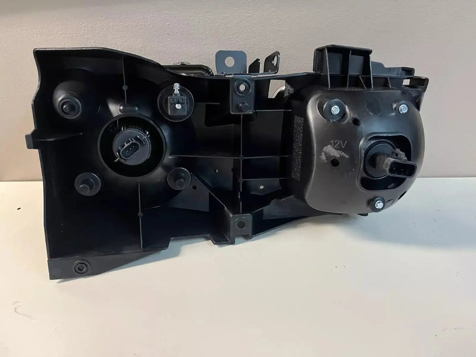 NEW Eagle Eyes 2006-2010 Hummer H3 Passenger Headlight Assembly - GM382-B001R | ORACLE Outlet | GRADE B