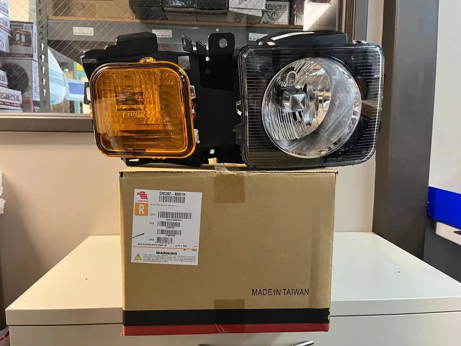 NEW Eagle Eyes 2006-2010 Hummer H3 Passenger Headlight Assembly - GM382-B001R | ORACLE Outlet | GRADE B