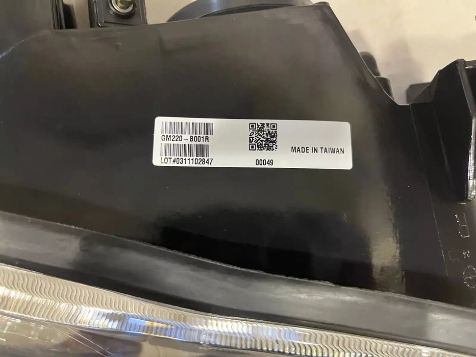 NEW Eagle Eyes 2000-2005 Chevy Monte Carlo Passenger Head Light - GM220-B001R | ORACLE Outlet | GRADE B