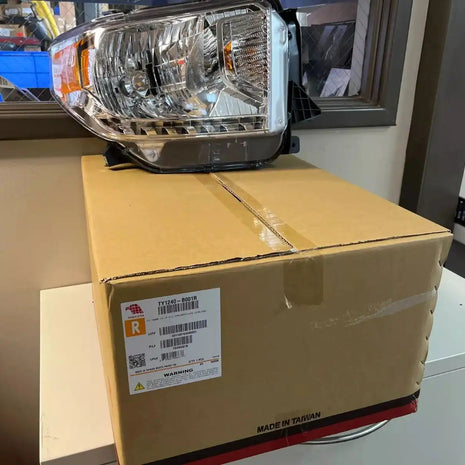 NEW Eagle Eye 2014-2015 Toyota Tundra Passenger Side Head Light - TY1240-B001R