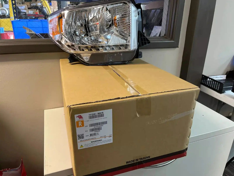 NEW Eagle Eye 2014-2015 Toyota Tundra Passenger Side Head Light - TY1240-B001R | ORACLE Outlet | GRADE B