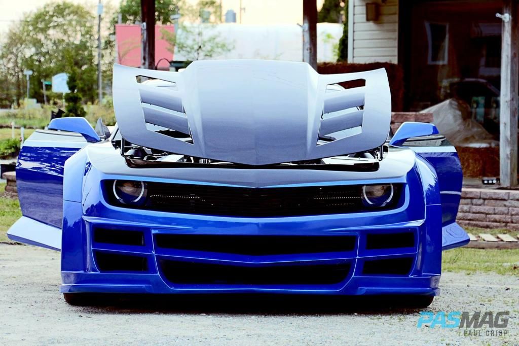 Front view of a Chevrolet Camaro with Concept Side Mirrors installed.
