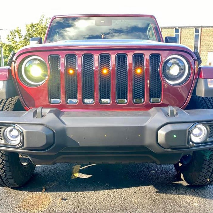 Front end of a Jeep Wrangler with amber LED Grill Light Kit installed.
