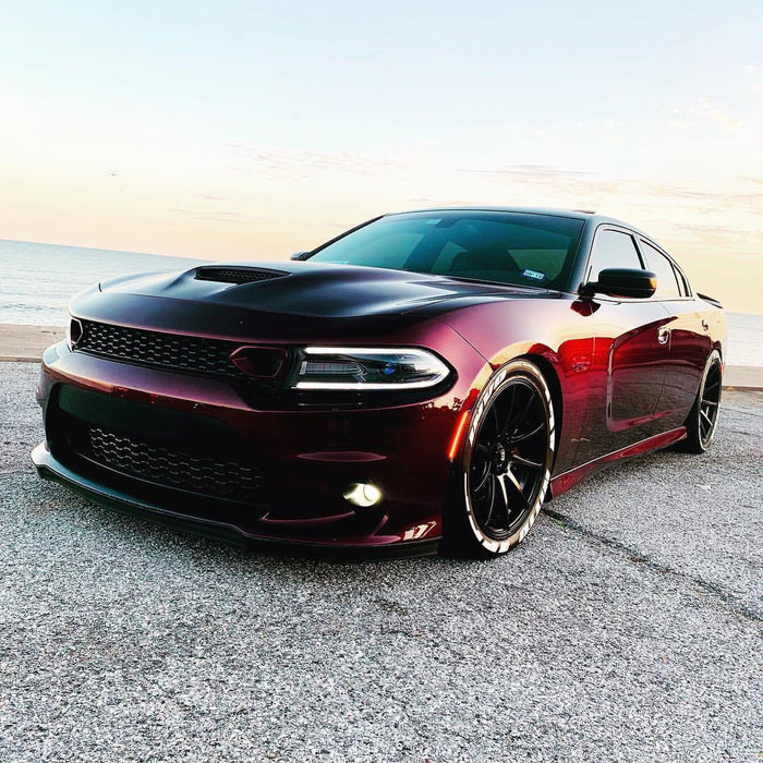 Lifestyle image of charger with sidemarkers on